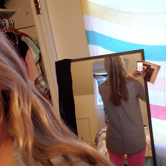 Lululemon longsleeve shirt size 6. - Picture 7 of 7